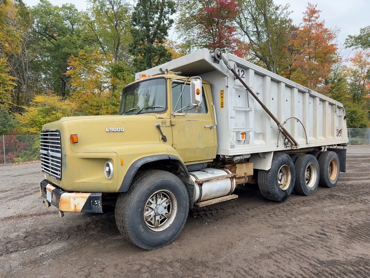 1990-ford-l9000-image-1