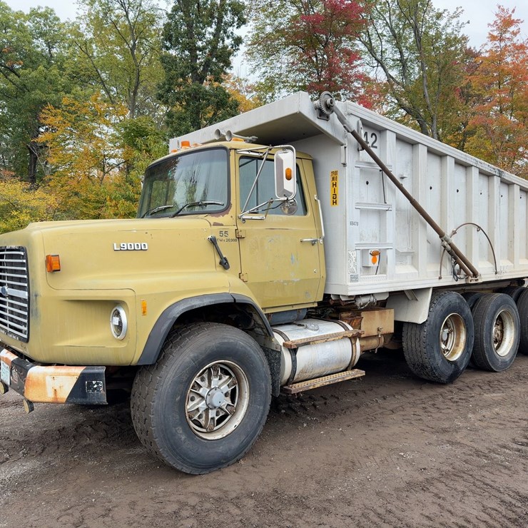 1990 FORD L9000
