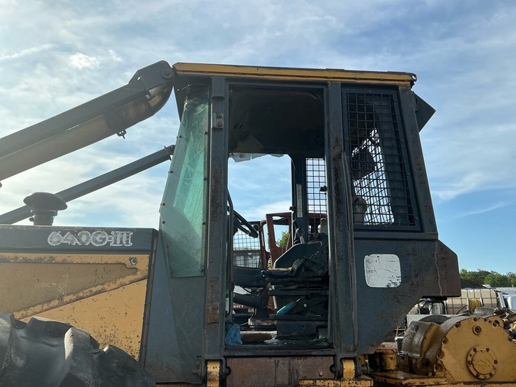 deere-640g-image-27
