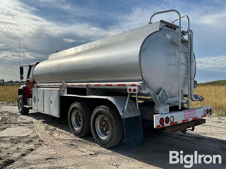 2013-freightliner-m2-106-image-7