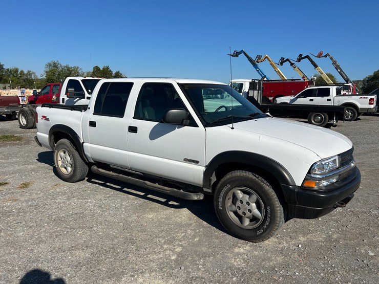 2003-chevrolet-s10-image-1