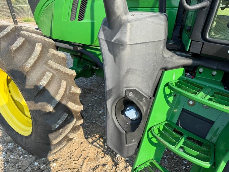 2017-john-deere-6110m-image-36