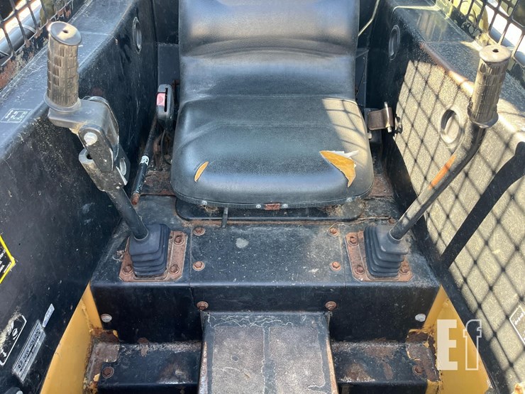 new-holland-lx565-image-8