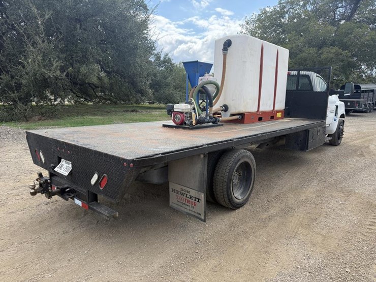 2022-chevrolet-6500-image-5