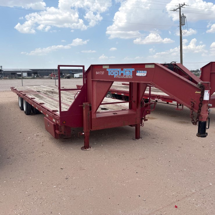 2014 TOP HAT TRAILERS 30’ X 102” T/A GOOSENECK TRAILER