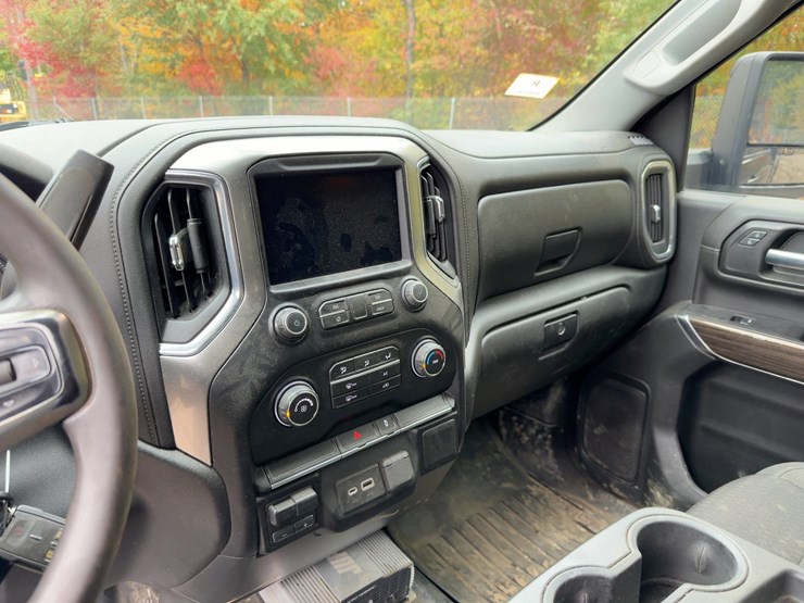 2020-chevrolet-silverado-2500hd-image-25
