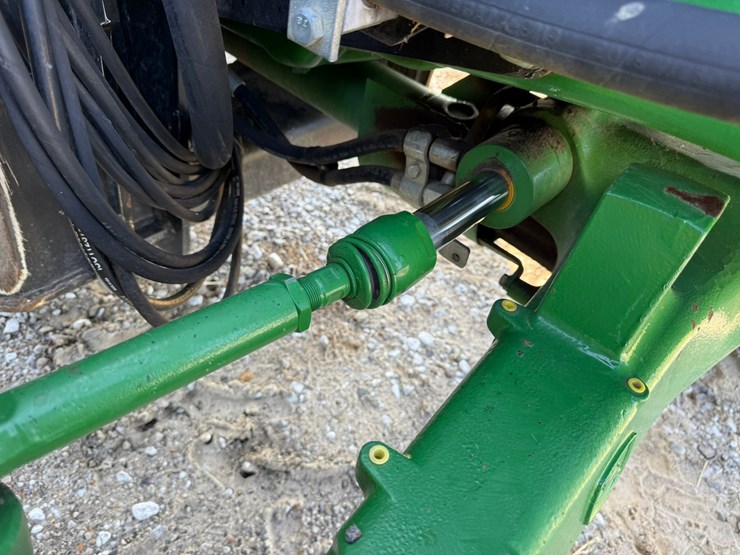 2017-john-deere-6110m-image-43