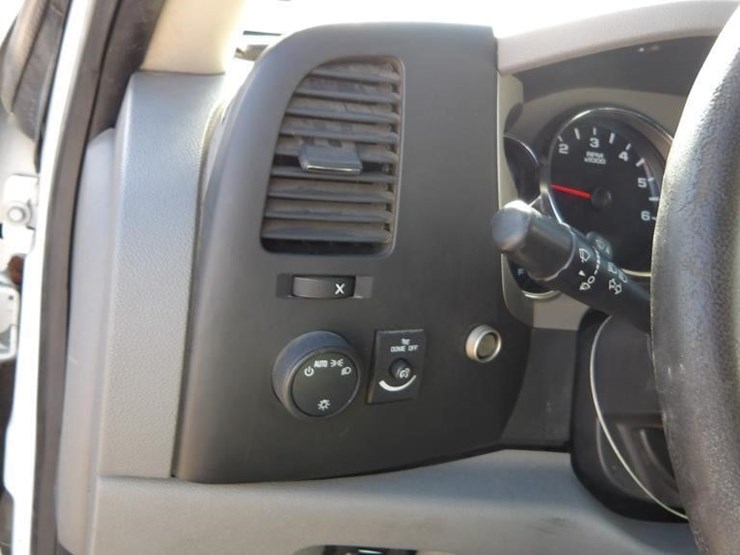 2013-chevrolet-silverado-2500-image-22