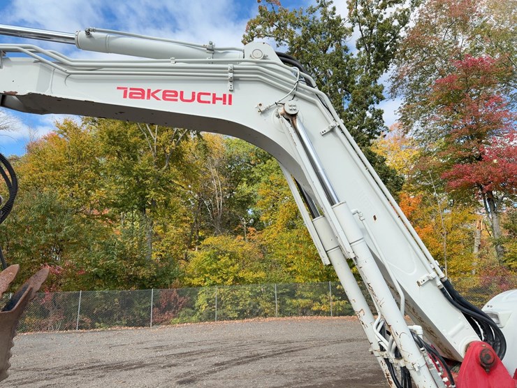 2017-takeuchi-tb290-image-15
