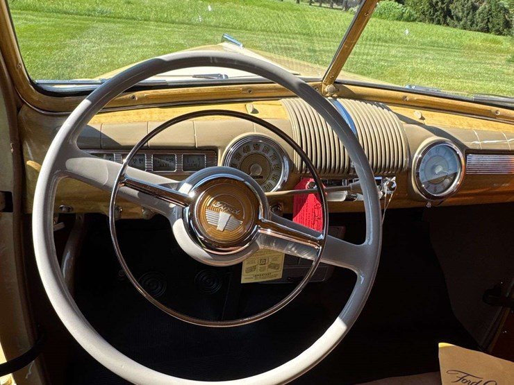 1947-ford-super-deluxe-woody-wagon-image-81