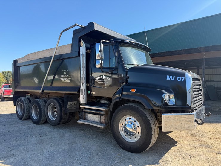 2016-freightliner-114sd-image-3