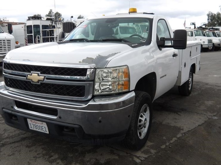 2011-chevrolet-silverado-2500-image-2