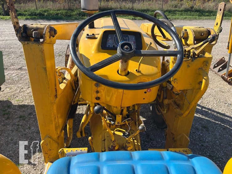 case-tractor-loader-8186-image-7