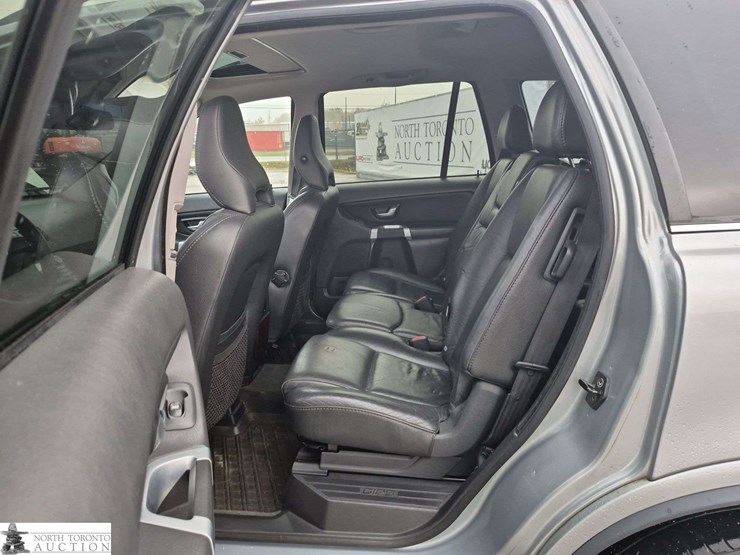 2012-volvo-xc90-image-14