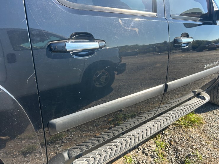 2007-chevrolet-suburban-image-14