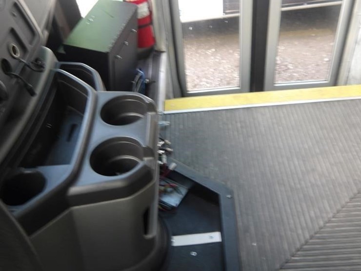 2016-ford-e450-image-25