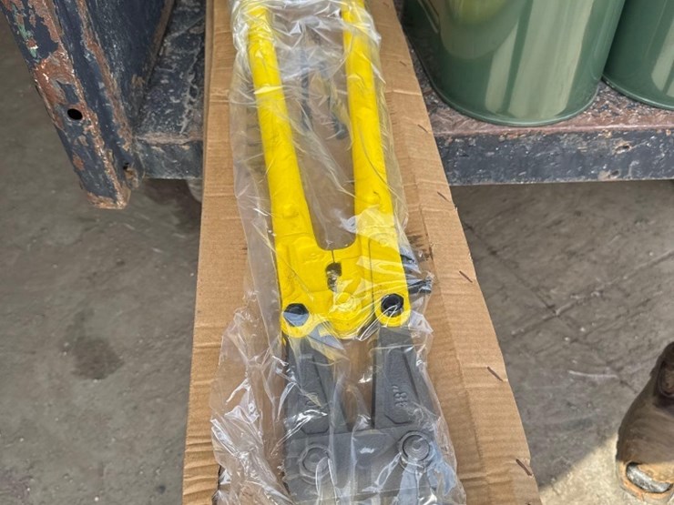 new-zjg-co-48in-bolt-cutters-image-1
