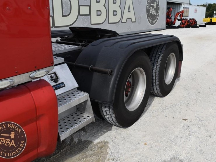2014-peterbilt-579-image-14