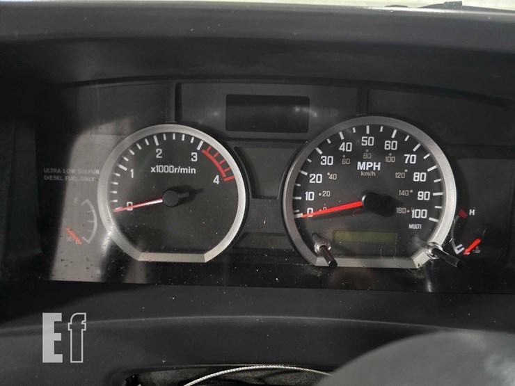 2011-isuzu-nrr-image-12