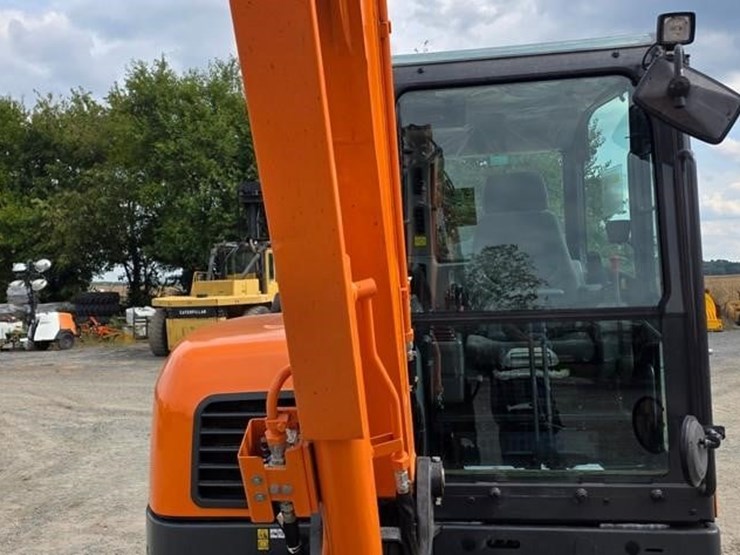 2023-doosan-dx63-3-image-39