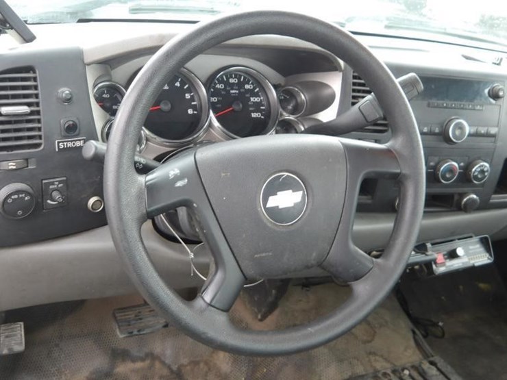 2011-chevrolet-silverado-2500-image-16
