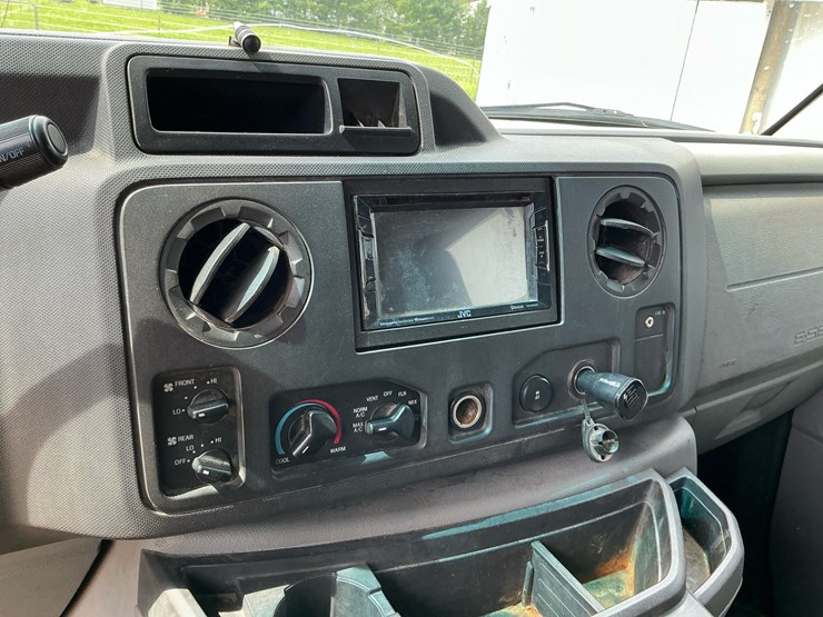 2009-ford-e350-image-15