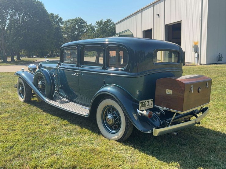 1932-cadillac-v-16-fleetwood-image-3