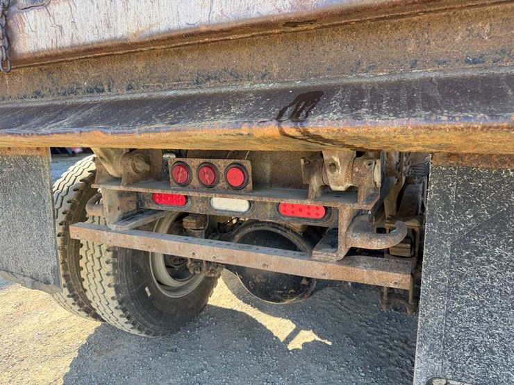 2016-freightliner-114sd-image-30