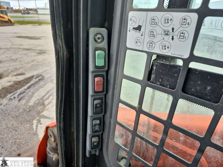 2018-kubota-ssv65-image-17