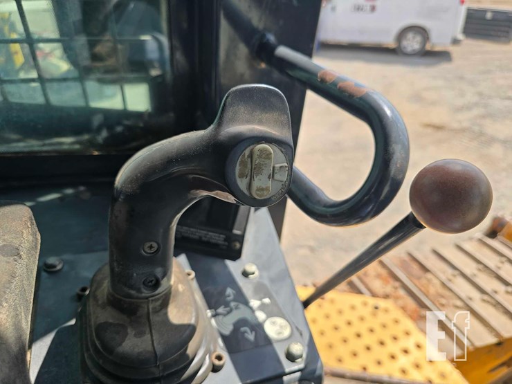 2008-deere-750j-image-18