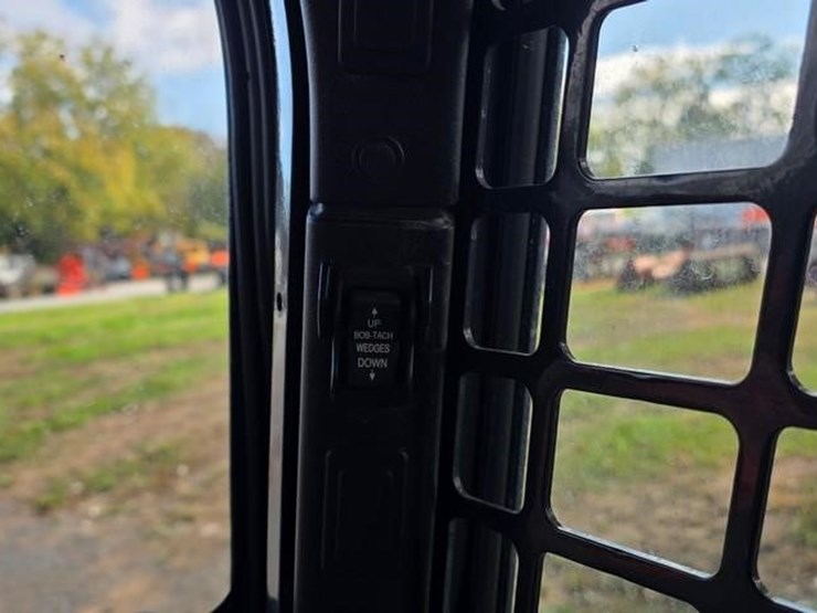 2018-bobcat-s550-image-51