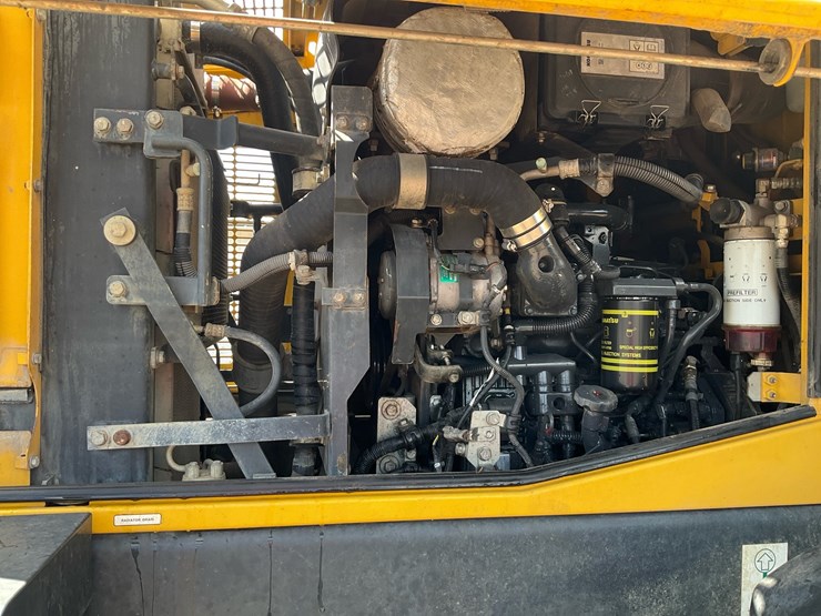 2016-komatsu-wa200-7-image-14