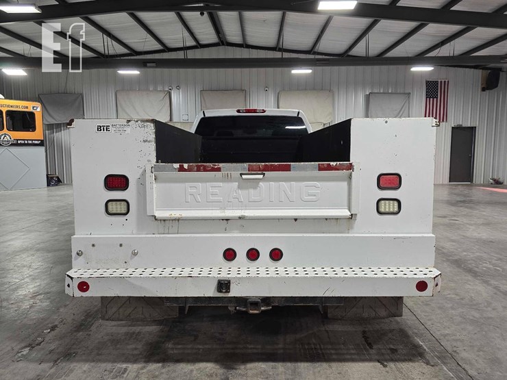 2013-chevrolet-silverado-3500hd-image-8