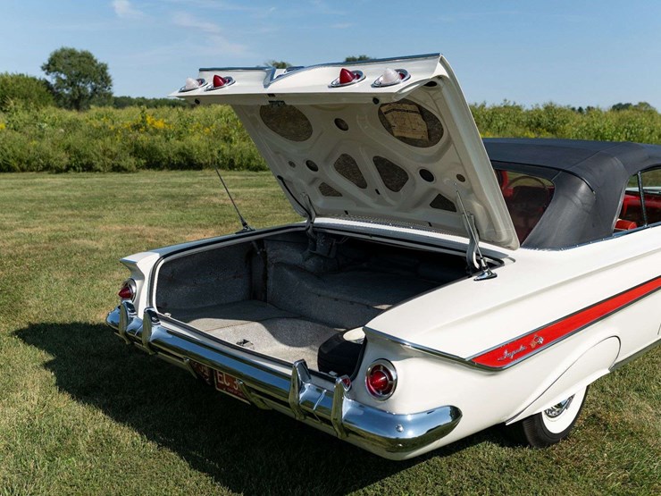 1961-chevrolet-impala-convertible-unrestored-original-image-17
