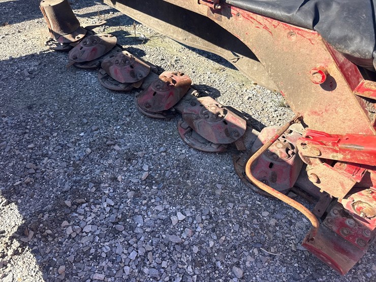 new-holland-h6740-image-3