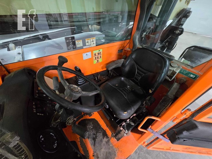 2014-jlg-g12-55a-image-13
