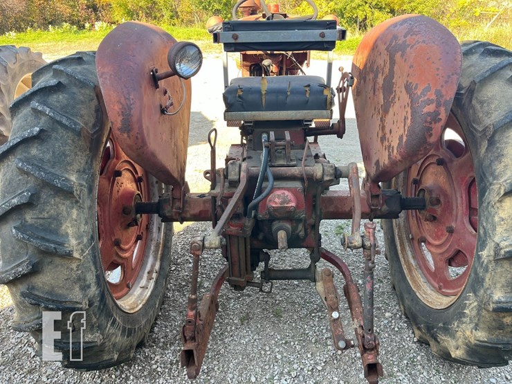 farmall-tractor-8224-image-4