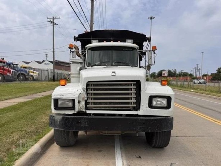 1998-mack-rd600-image-3