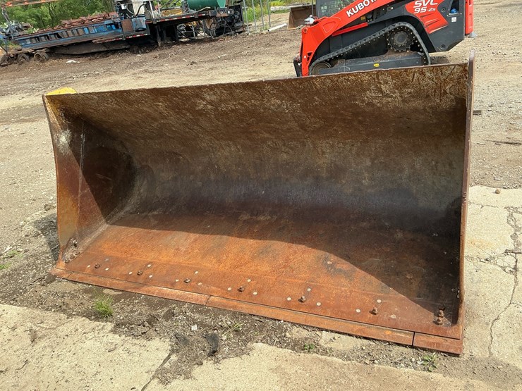 #320-•-komatsu-quick-coupler-wheel-loader-bucket-attachment-image-3