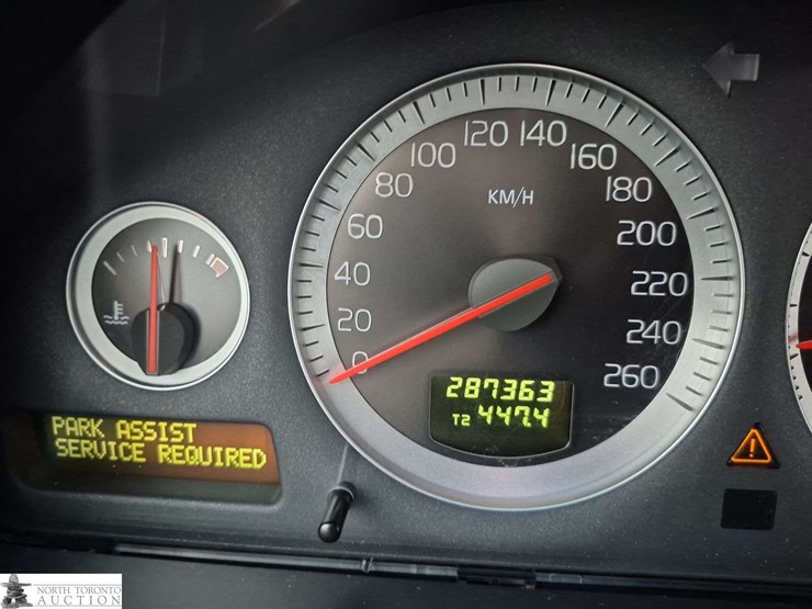 2012-volvo-xc90-image-18