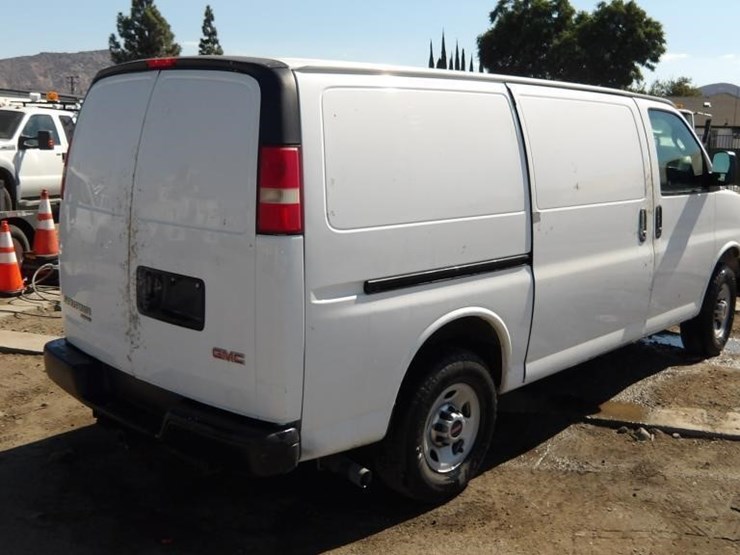 2016-utility-van-image-3