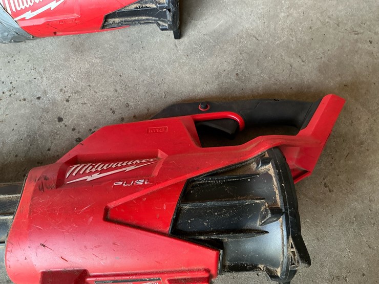#109-•-(2)-milwaukee-m18-fuel-2724-20-cordless-handheld-blowers-image-5