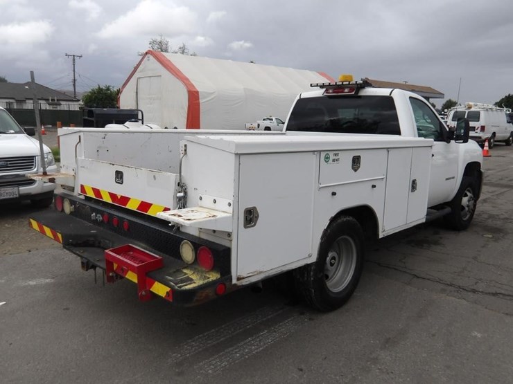 2013-chevrolet-silverado-3500-image-3