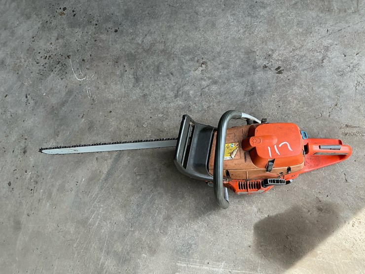 #117-•-2011-husqvarna-390xp-chainsaw-image-2