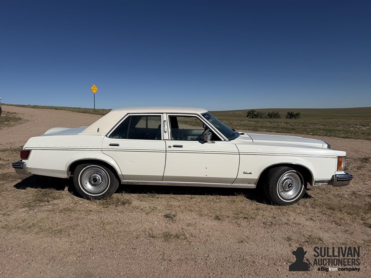 1977-lincoln-versailles-4-door-luxury-sedan-image-4