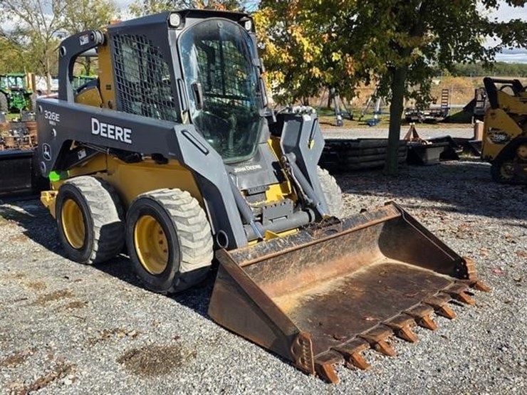 2015-deere-326e-image-1