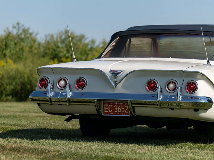 1961-chevrolet-impala-convertible-unrestored-original-image-11