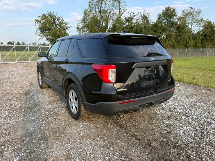 2020-ford-explorer-image-4
