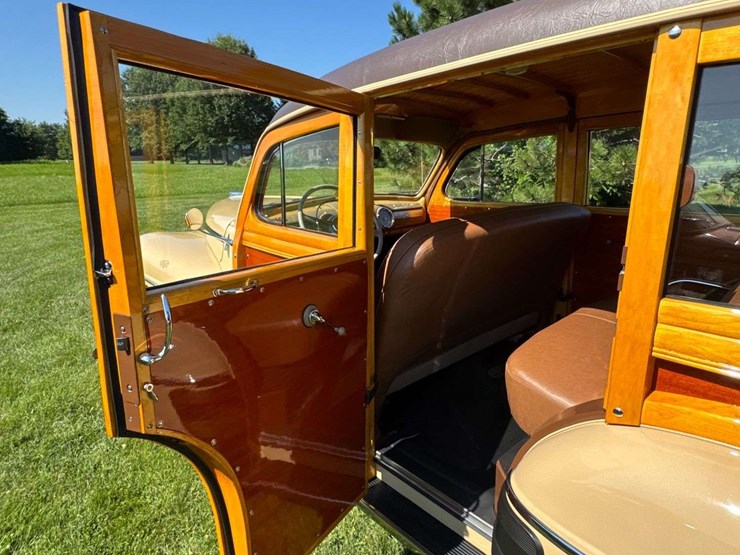 1947-ford-super-deluxe-woody-wagon-image-57