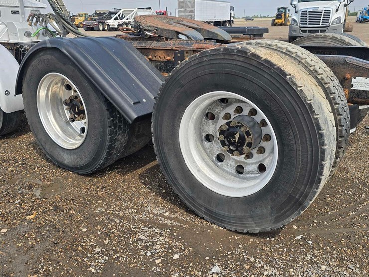 2018-freightliner-cascadia-125-image-23